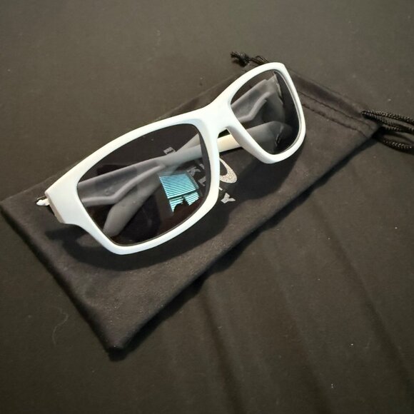 Oakley Jupiter Mens Sunglasses Black Lenses - Picture 5 of 8